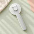 Brosse autonettoyante anti-mue coloris gris — design ergonomique